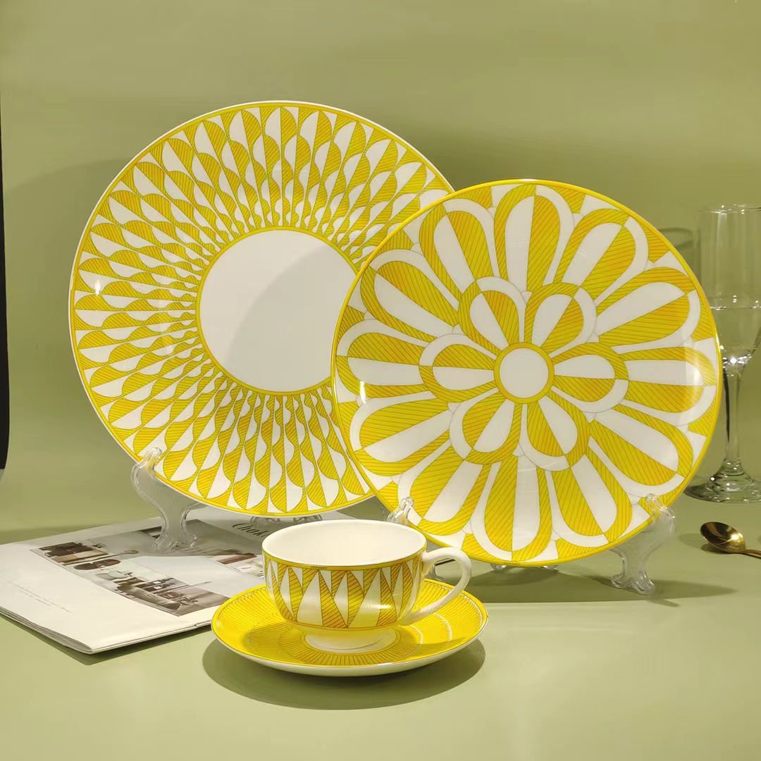 Hermes yellow plates set of two pieces